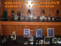 KATALOG PLAKAT KRISTAL, PIALA KRISTAL, TROPHY KRISTAL, DUNIA PLAKAT: TEMPAT PUSAT PRODUKSI, CETAK, BUAT, BIKIN, AGENT, PABRIK, JUAL BELI, BIKIN SEDIA, MENJUAL , MEMBUAT, MENCETAK PLAKAT, TROPHY, AWARDS , PIALA, MEDALI, PLAKAT KRISTAL, PLAKAT AKRILIK, PLAK