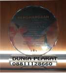 PLAKAT KRISTAL PRINTING, PIALA KRISTAL PRNTING, DUNIA PLAKAT: TEMPAT PUSAT PRODUKSI, CETAK, BUAT, BIKIN, AGENT, PABRIK, JUAL BELI, BIKIN SEDIA, MENJUAL , MEMBUAT, MENCETAK PLAKAT, TROPHY, AWARDS , PIALA, MEDALI, PLAKAT KRISTAL, PLAKAT AKRILIK, PLAKAT CRYS